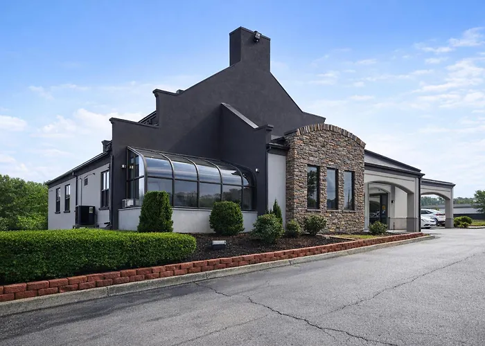 Quarters Inn & Suites