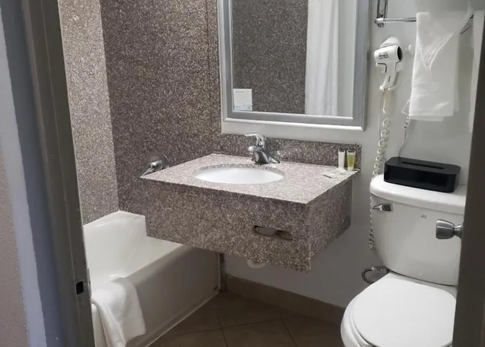 Super 8 By Wyndham Chicago Northlake O'Hare South