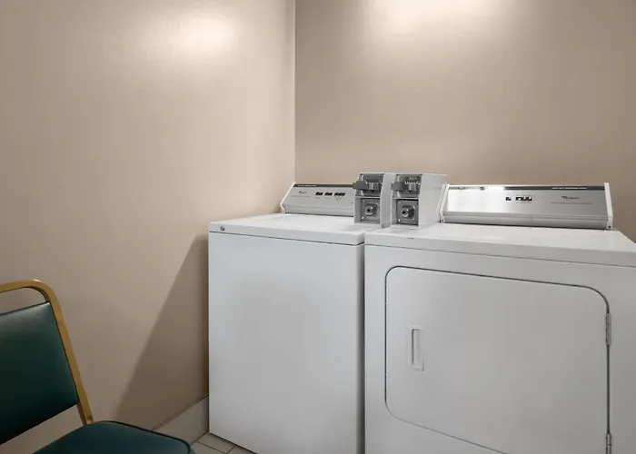 Days Inn & Suites By Wyndham Airport Albuquerque