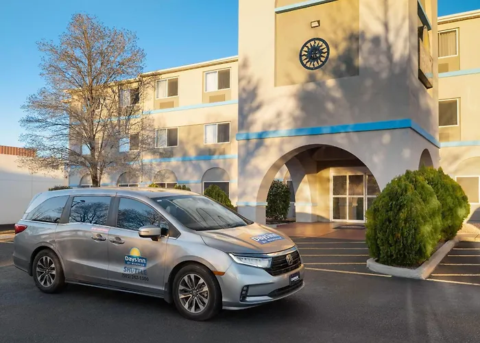 Days Inn&Suites by Wyndham Airport Albuquerque