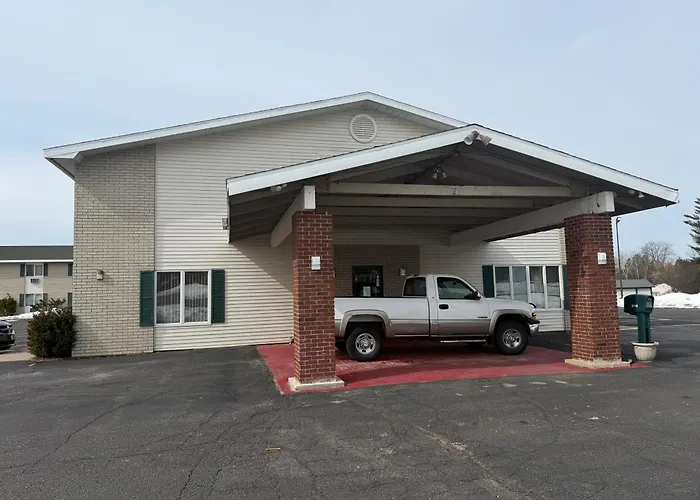 Iron Mountain Inn & Suites