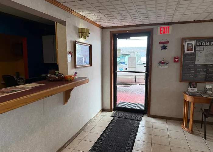 Iron Mountain Inn & Suites
