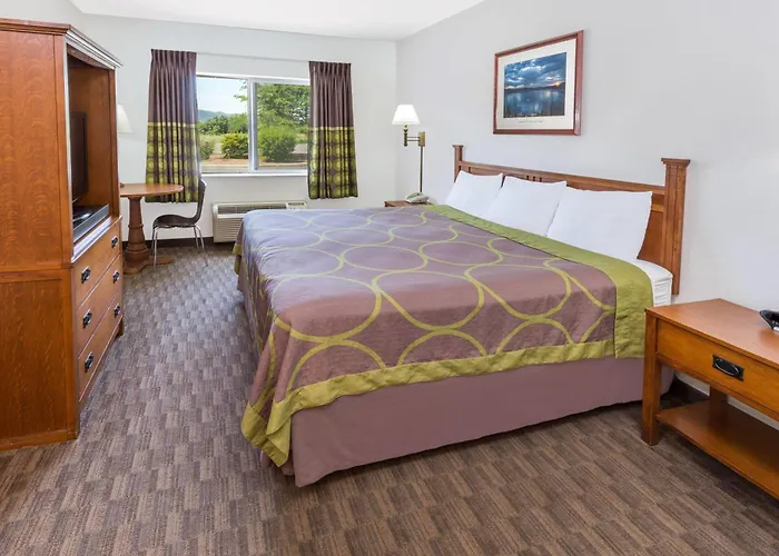 Super 8 By Wyndham Central Pt Medford
