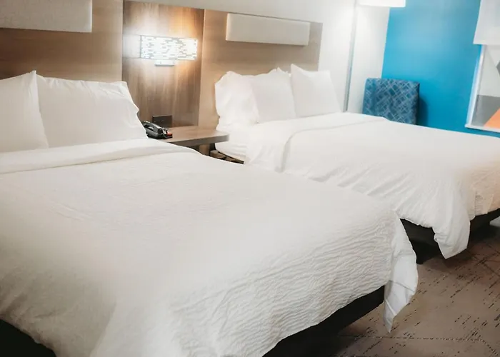Holiday Inn Express Hotel & Suites Center By Ihg