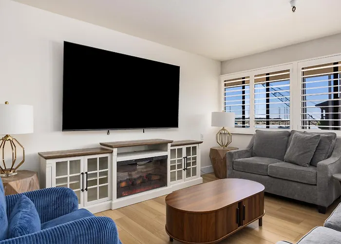 456 Embarcadero Inn & Suites