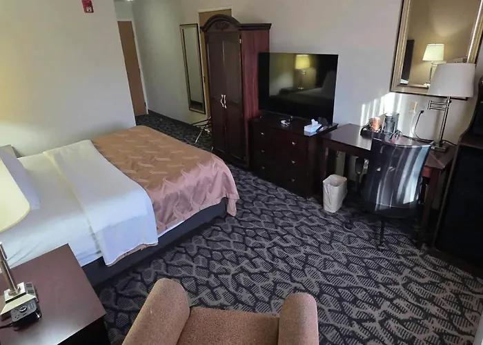 Quality Inn & Suites Eldridge Davenport North