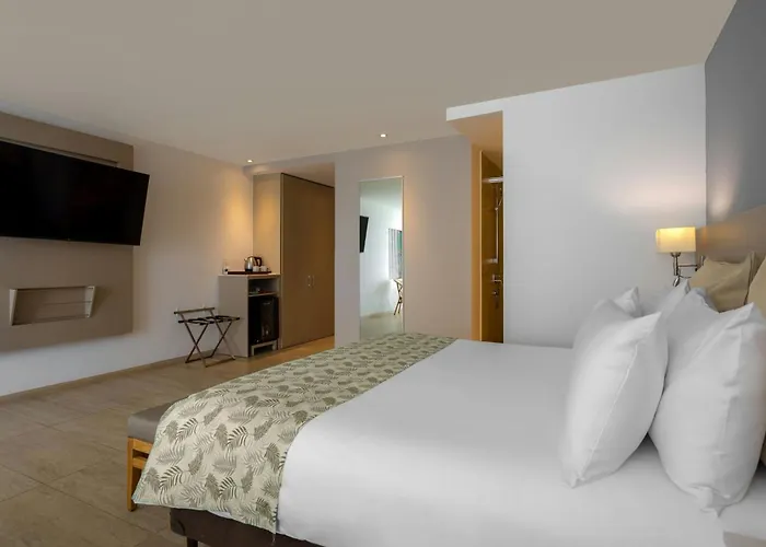 Courtyard By Marriott Santa Marta Resort