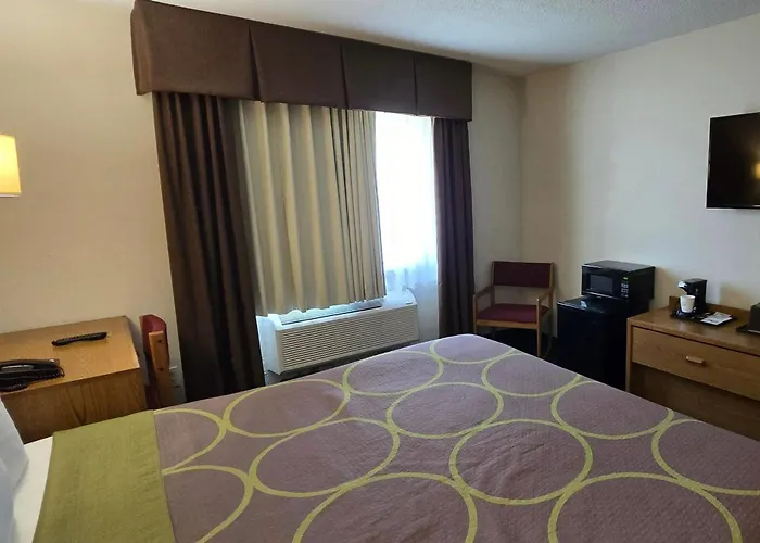Super 8 By Wyndham Rogers Minnesota
