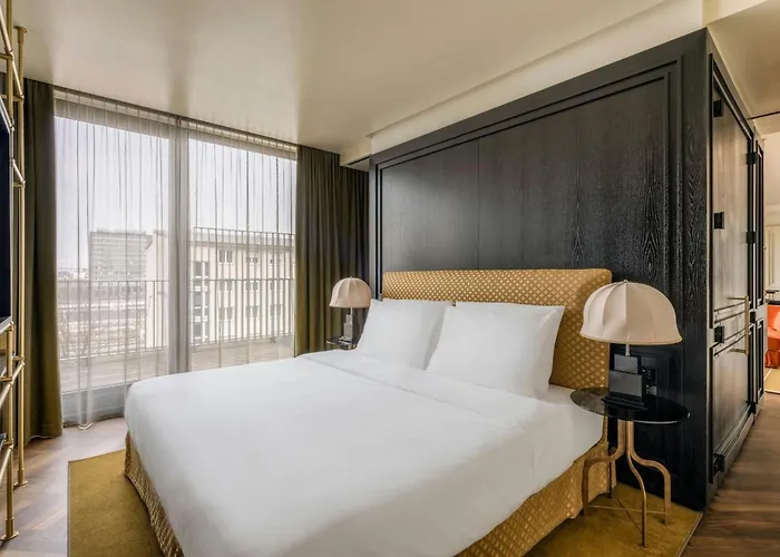 Roomers Munich, Autograph Collection