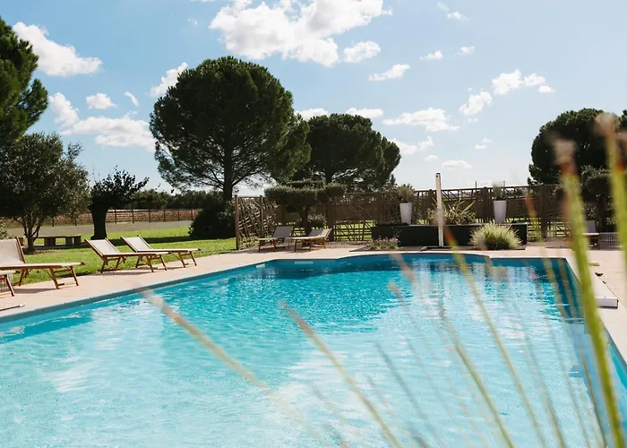 Hotel Sous les pins à Étoile-sur-Rhône