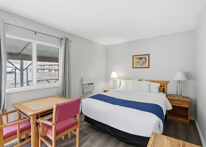 Canada'S Best Value Desert Inn & Suites