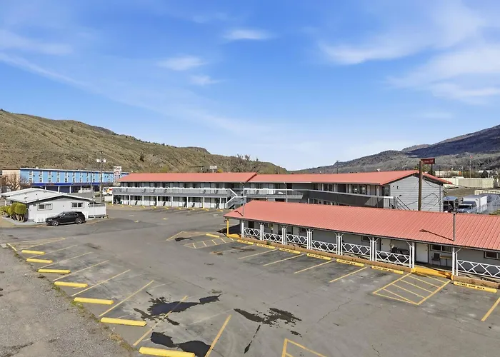 Canada'S Best Value Desert Inn & Suites