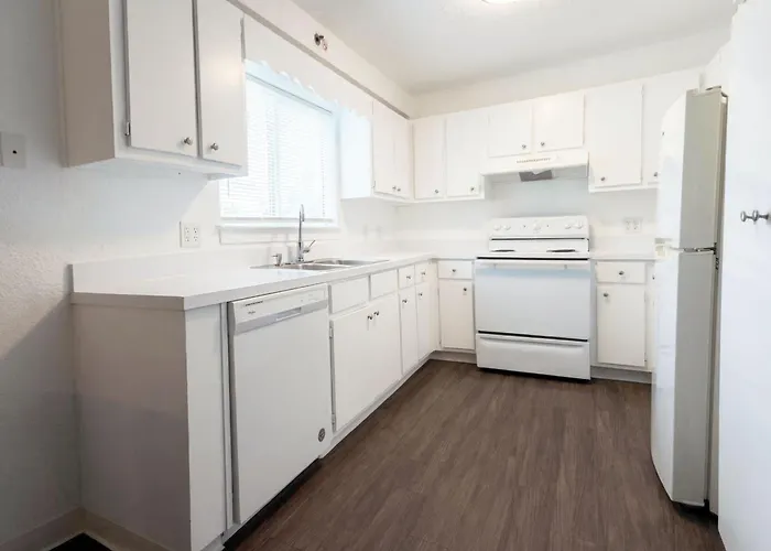 Intown Suites Extended Stay Louisville Ky - Preston Hwy