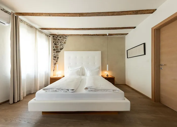 Boutique Hotel Zum Rosenbaum Nals