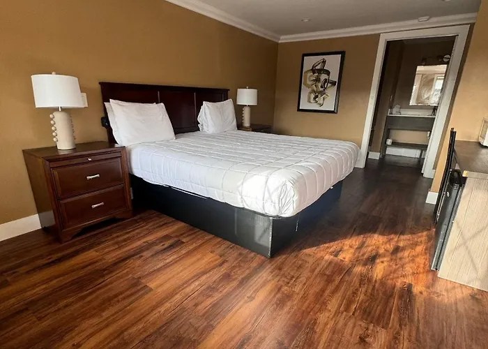 Spinnaker Inn Of Naples