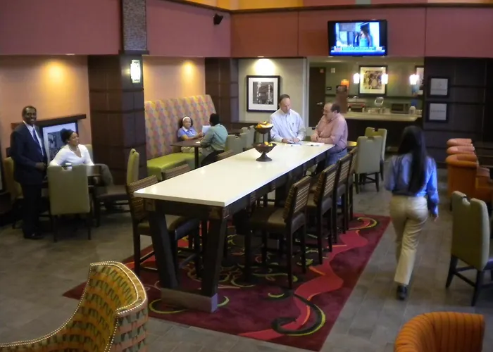 Hampton Inn & Suites Cincinnati / Uptown - University Area