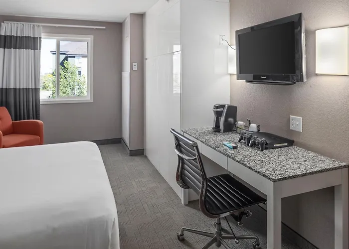 Prairie Crest Medicine Hat By Ihg