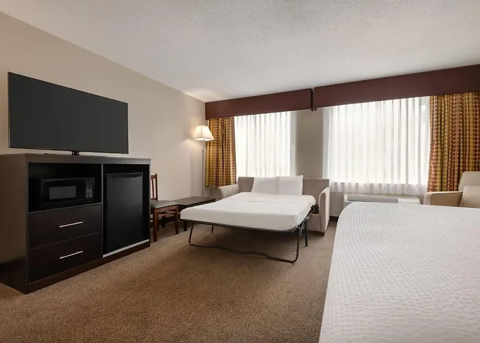 Baymont By Wyndham Rockford