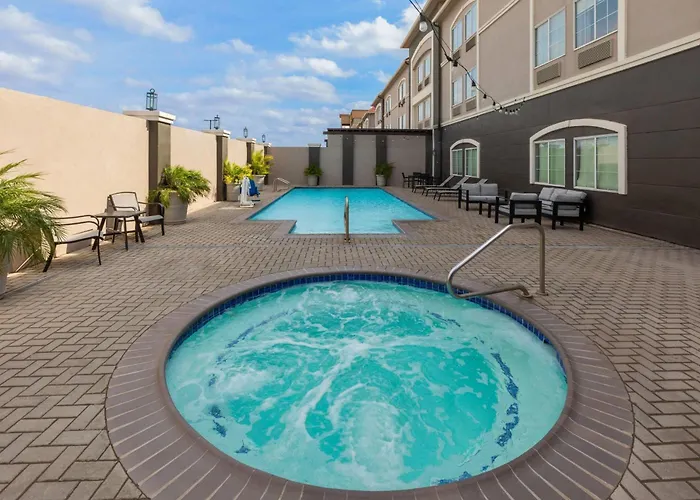 La Quinta By Wyndham Laredo Airport Hotel