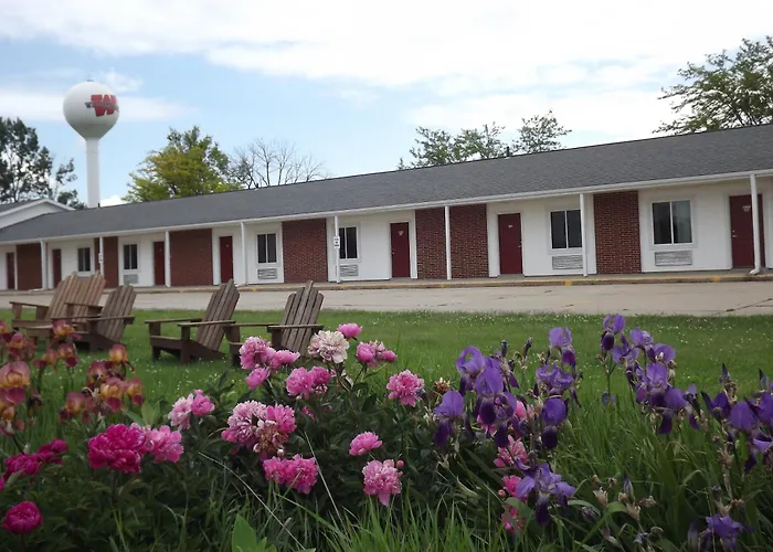 Crest Country Inn