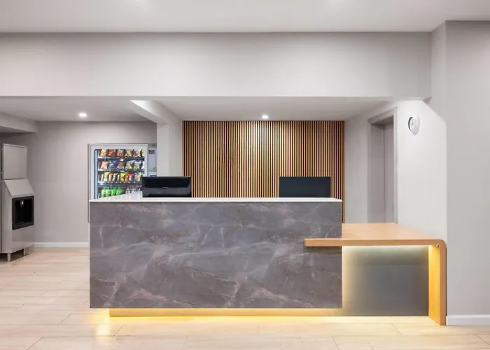 Baymont By Wyndham Mankato Hotel