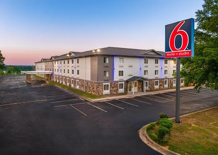 Motel 6 Ar South