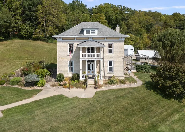 Elkader Jailhouse Inn