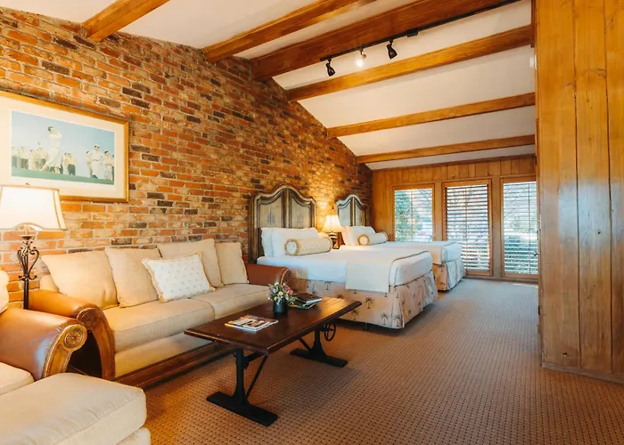 Pine Needles Lodge