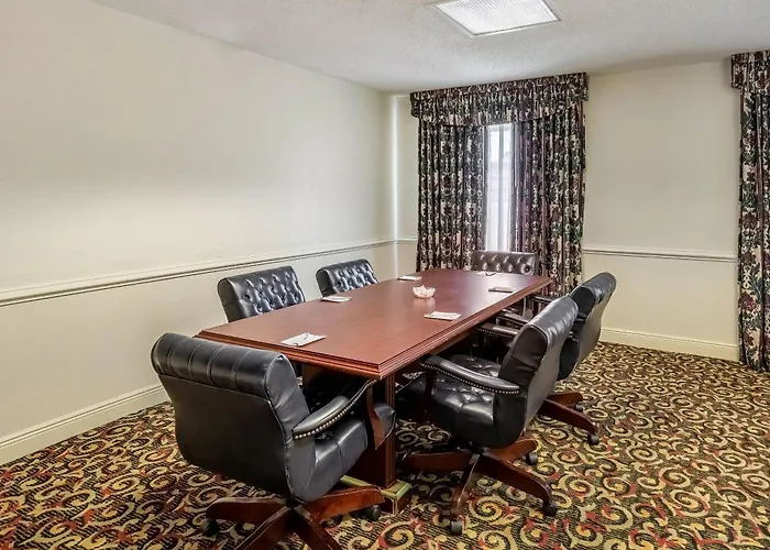 Clarion Inn & Suites Central Clearwater Beach