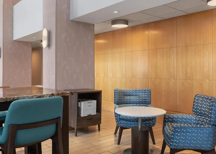 Hampton Inn & Suites By Hilton Langley-Surrey