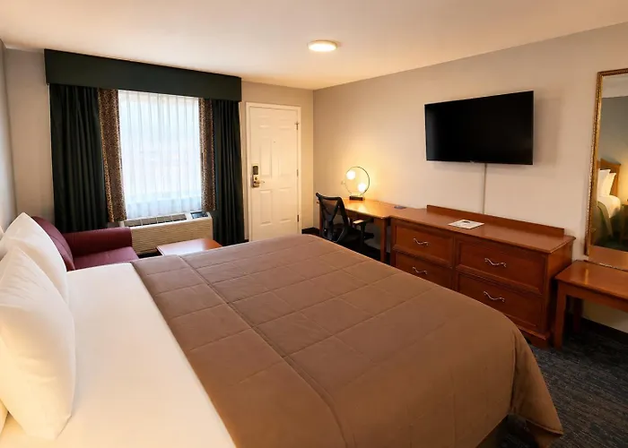 Ozark Inn & Suites