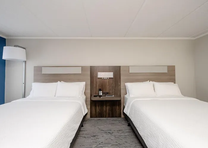 Holiday Inn Express Hotel & Suites Charleston - Northwoods By Ihg