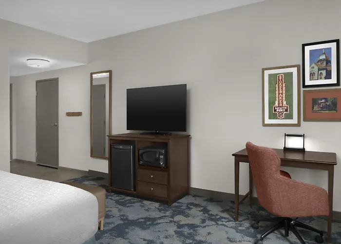 Hampton Inn & Suites Mishawaka/ At Heritage Square