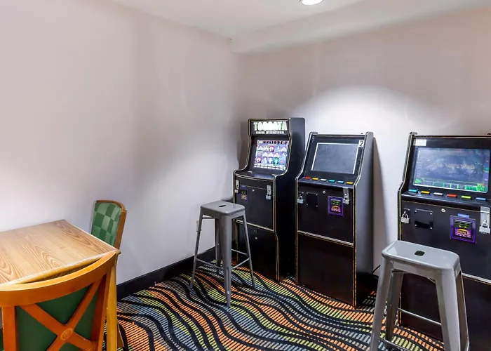 Econo Lodge Inn & Suites Oconto