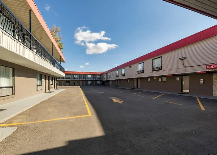 Econo Lodge Inn & Suites