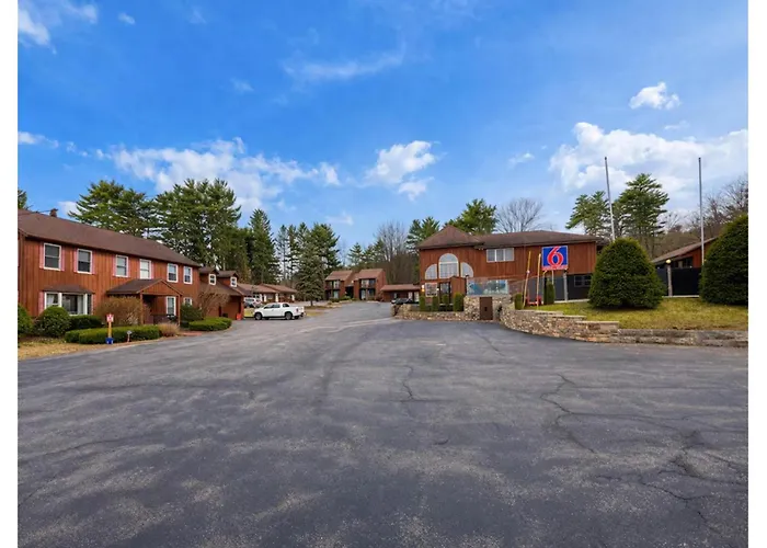 Mohican Resort Motel, Conveniently Located To All Lake George Attractions
