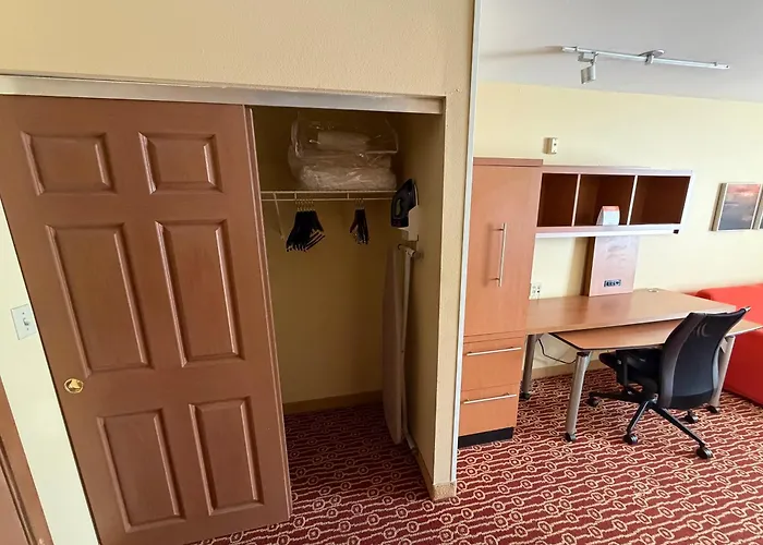 Mainstay Suites Bloomington Near University