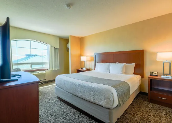 Days Inn & Suites By Wyndham Brandon