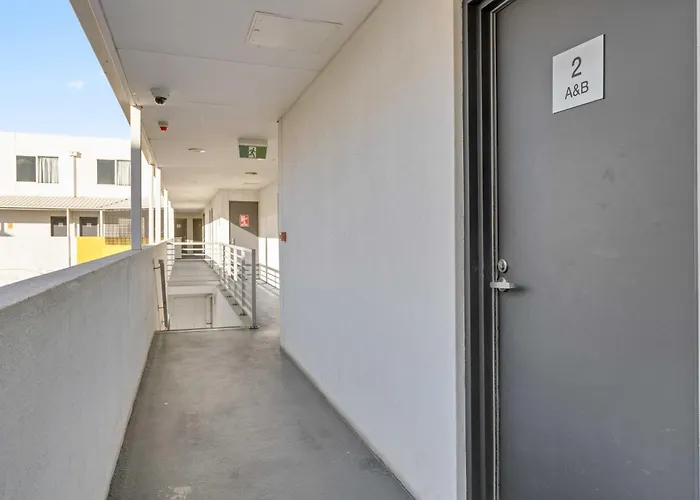 Mawson Lakes Hotel