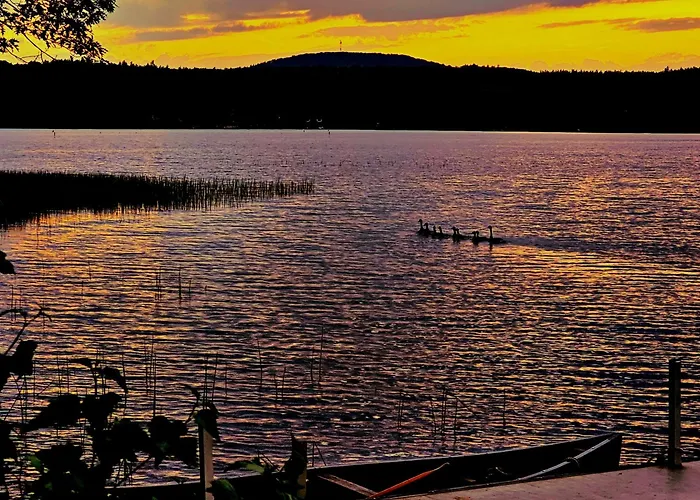 Lake Shore Farm Inn