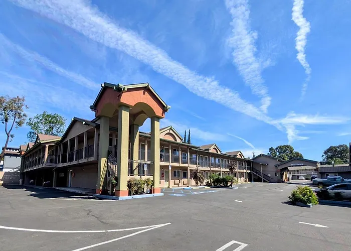 Olive Tree Inn & Suites, A Howard Johnson By Wyndham