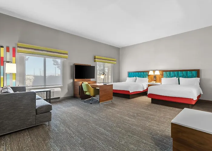 Hampton Inn & Suites West
