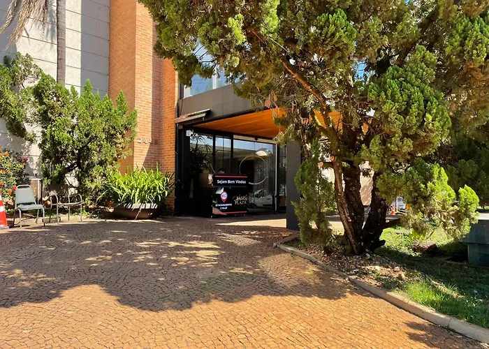 Oasis Plaza
