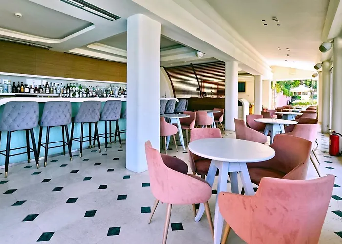 Sandy Bay Hotel Plomari
