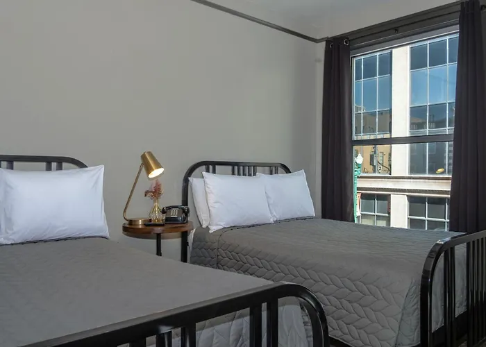 Gardner Hotel & Hostel