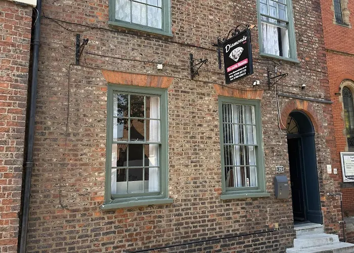 Diamonds Inn