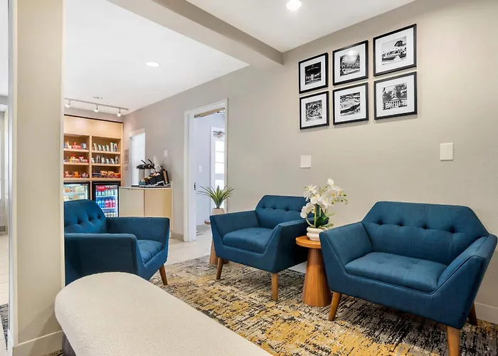 Alluxsuites At 1876, An Ascend Collection Hotel