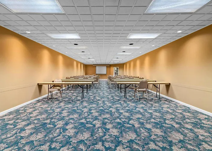 Ramada Hotel & Conference Center By Wyndham Lewiston