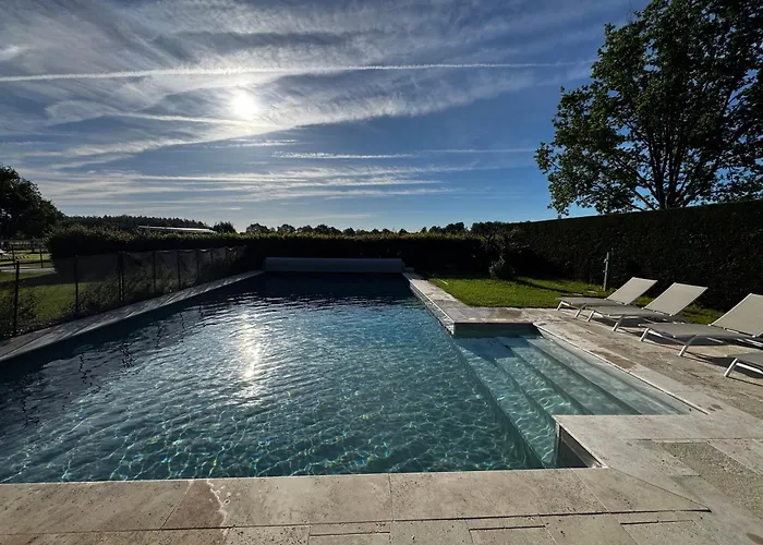 La Grange De Léonie, Chambres d'hôtes avec Piscine et Spa