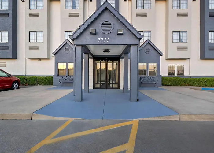 Days Inn By Wyndham Near Kansas Speedway